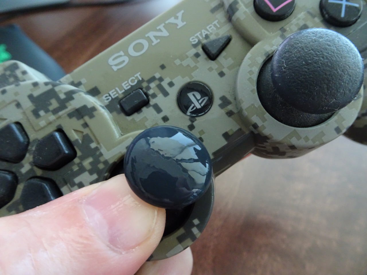 Cleaning the sticky PlayStation controller analogue thumb | Igor Kromin